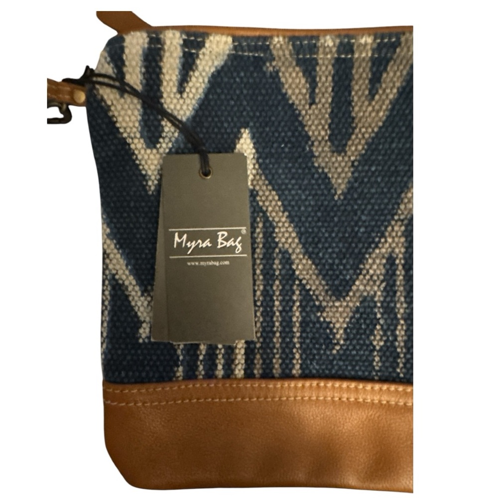 Myra Bag Elegant Travel Pouch With Wrist Strap, NWT - Picture 4 of 9